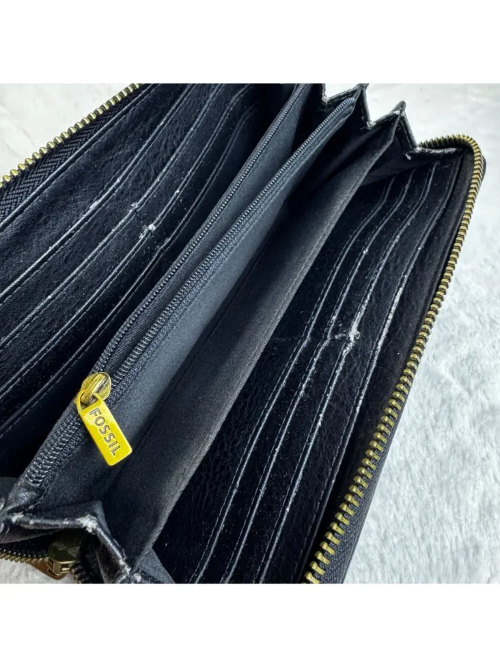 Fossil Black Leather Zip-Around Wallet Gold Accents Multiple Card Slots Logo - Picture 5 of 9